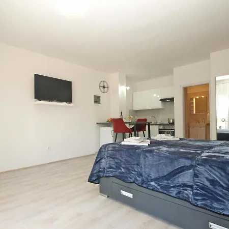 Florinda 2091 Apartamento Pula