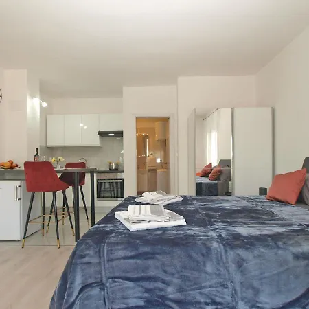 아파트 Florinda 2091 풀라