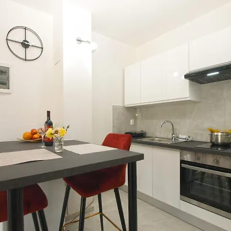 Apartment Florinda 2091 *
