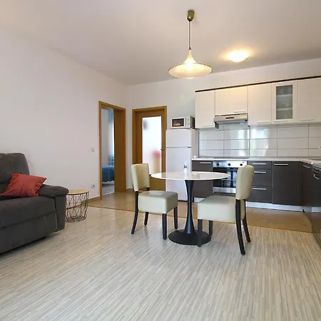 Florinda 2091 Апартаменти