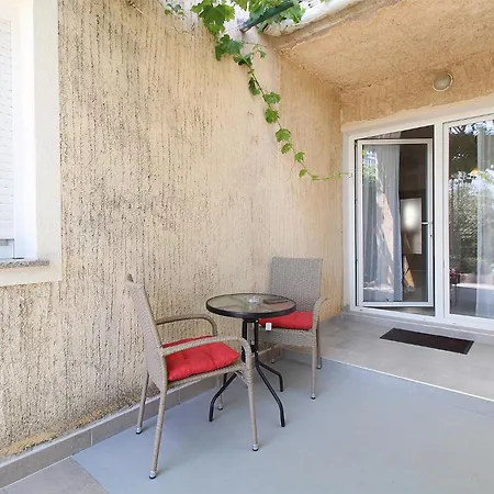 Florinda 2091 Апартаменти